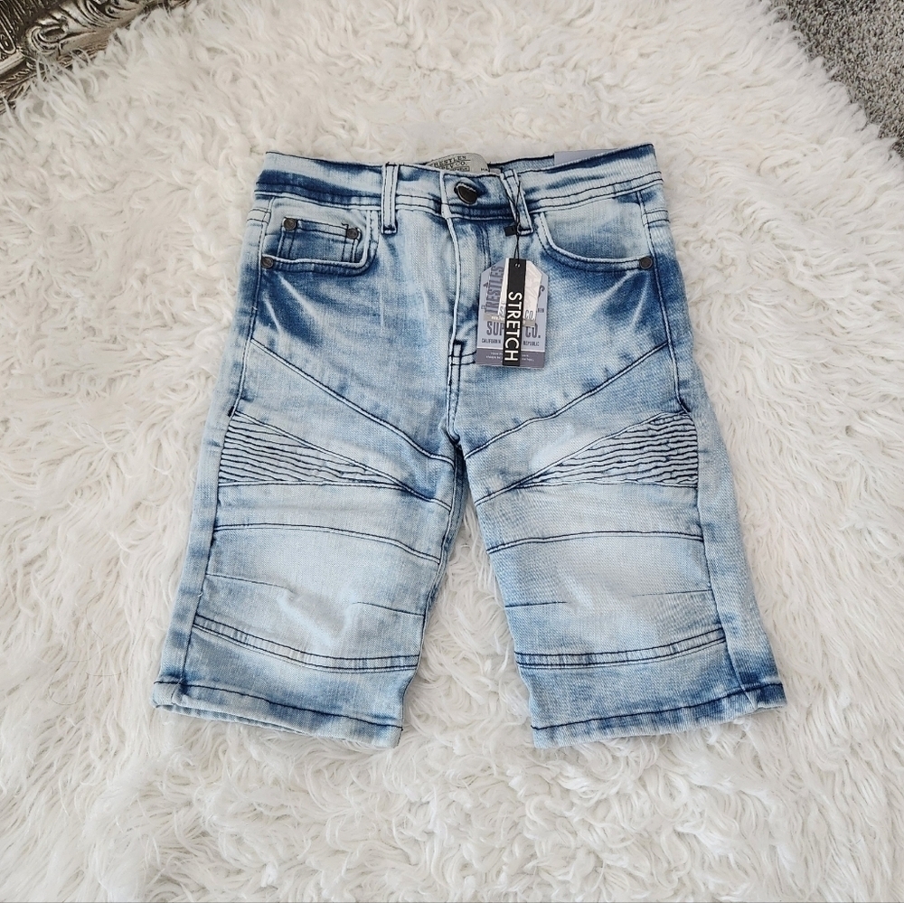 Trestles Supply Co. Bermuda Shorts. Size 6. New.